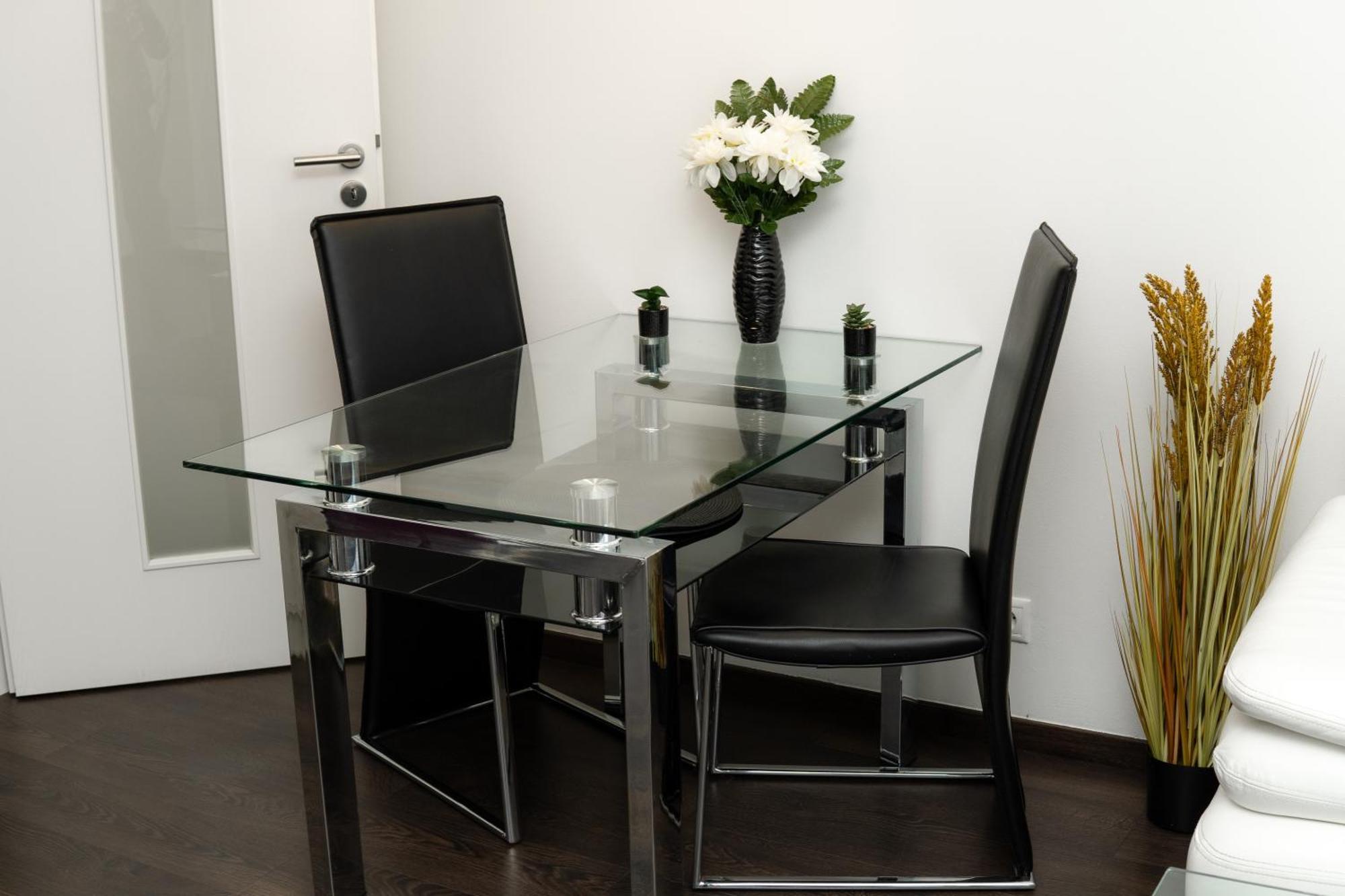 Bnb New Beautiful Apartment In The Center Of Ostrava With Option Garage Parking المظهر الخارجي الصورة