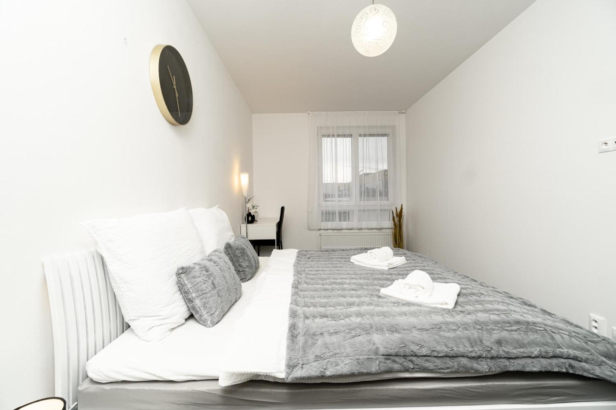 Bnb New Beautiful Apartment In The Center Of Ostrava With Option Garage Parking المظهر الخارجي الصورة