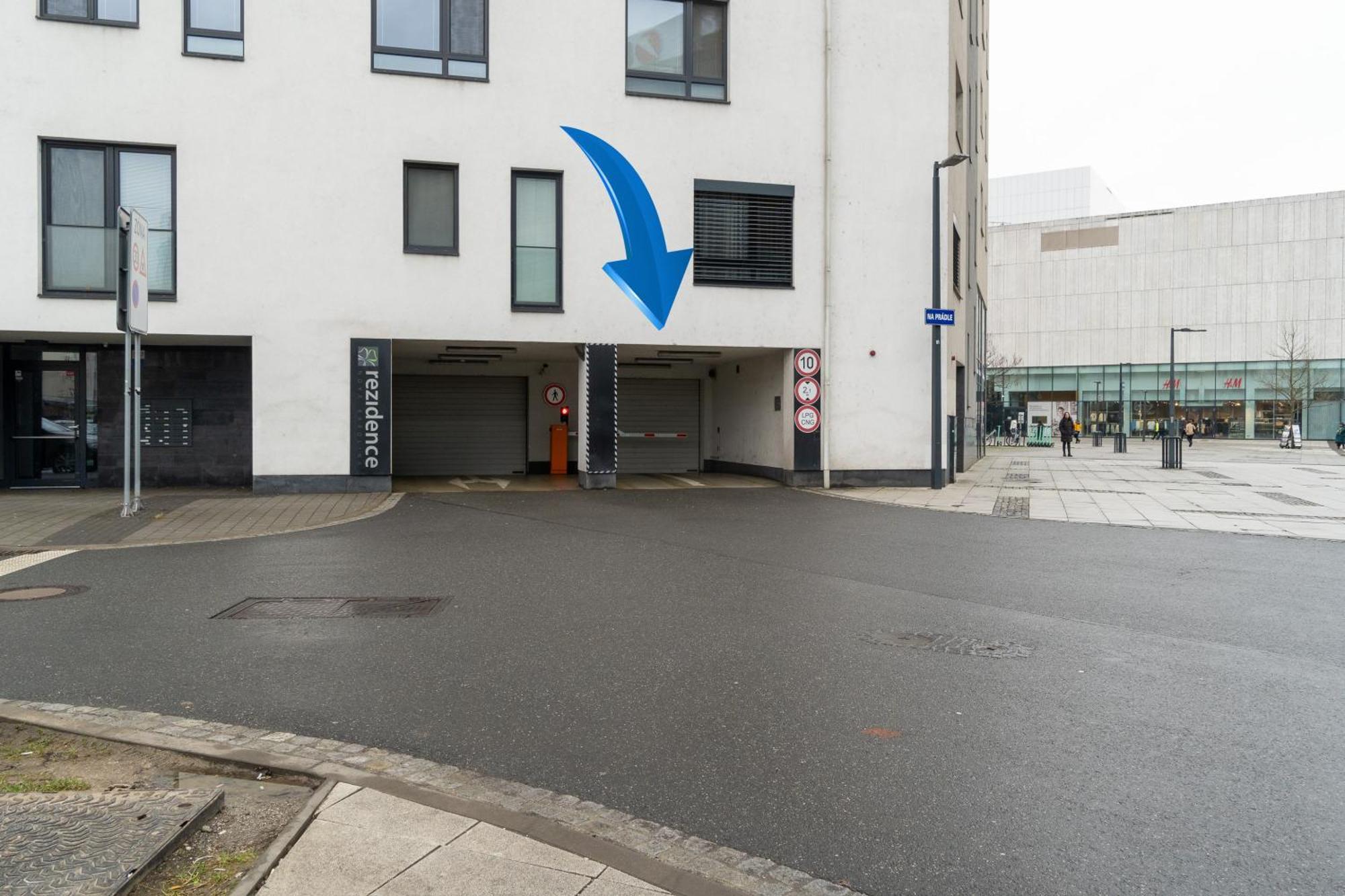 Bnb New Beautiful Apartment In The Center Of Ostrava With Option Garage Parking المظهر الخارجي الصورة
