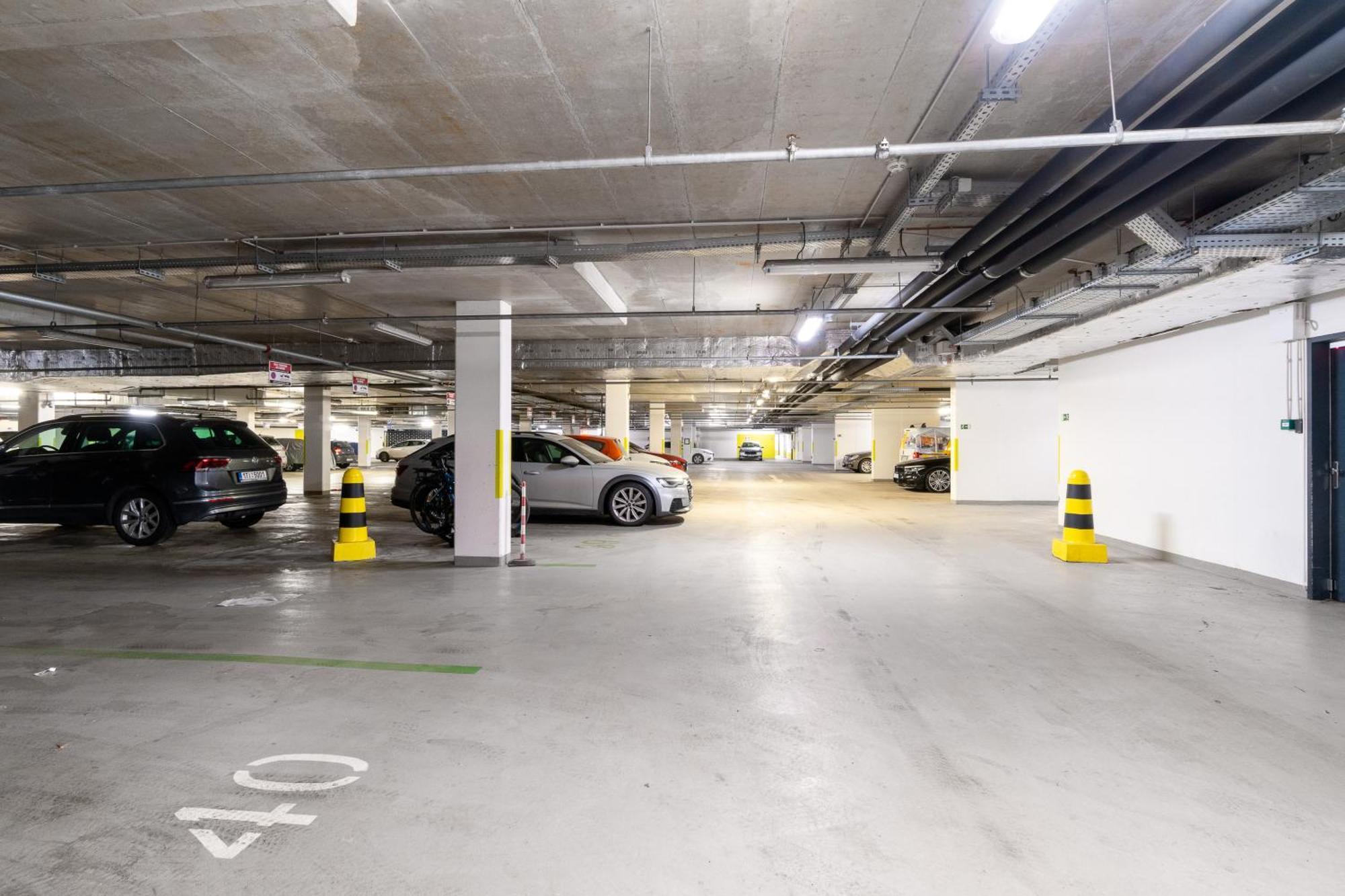 Bnb New Beautiful Apartment In The Center Of Ostrava With Option Garage Parking المظهر الخارجي الصورة