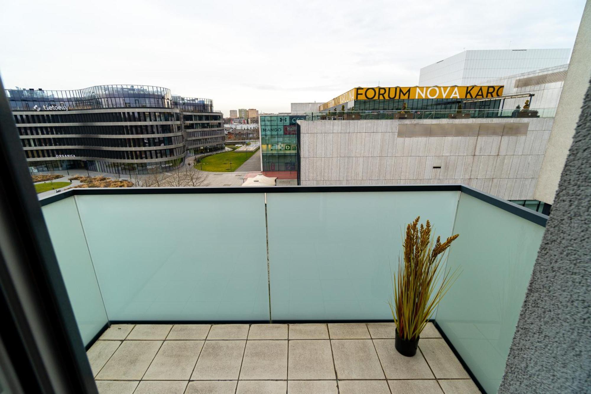 Bnb New Beautiful Apartment In The Center Of Ostrava With Option Garage Parking المظهر الخارجي الصورة