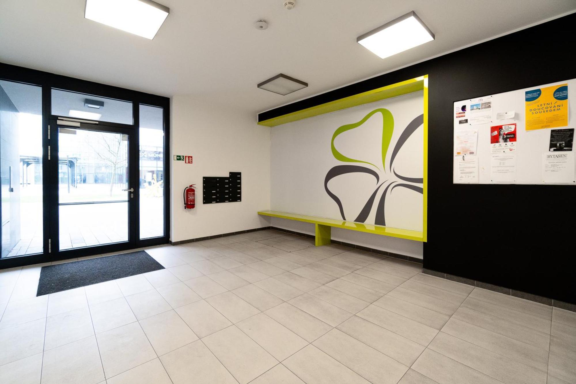 Bnb New Beautiful Apartment In The Center Of Ostrava With Option Garage Parking المظهر الخارجي الصورة