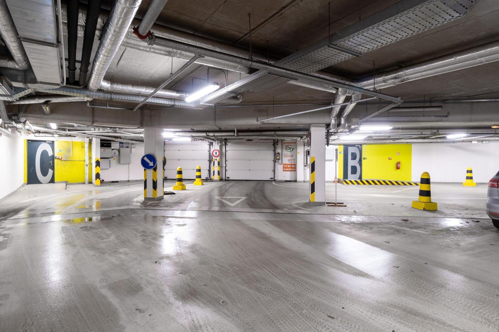 Bnb New Beautiful Apartment In The Center Of Ostrava With Option Garage Parking المظهر الخارجي الصورة