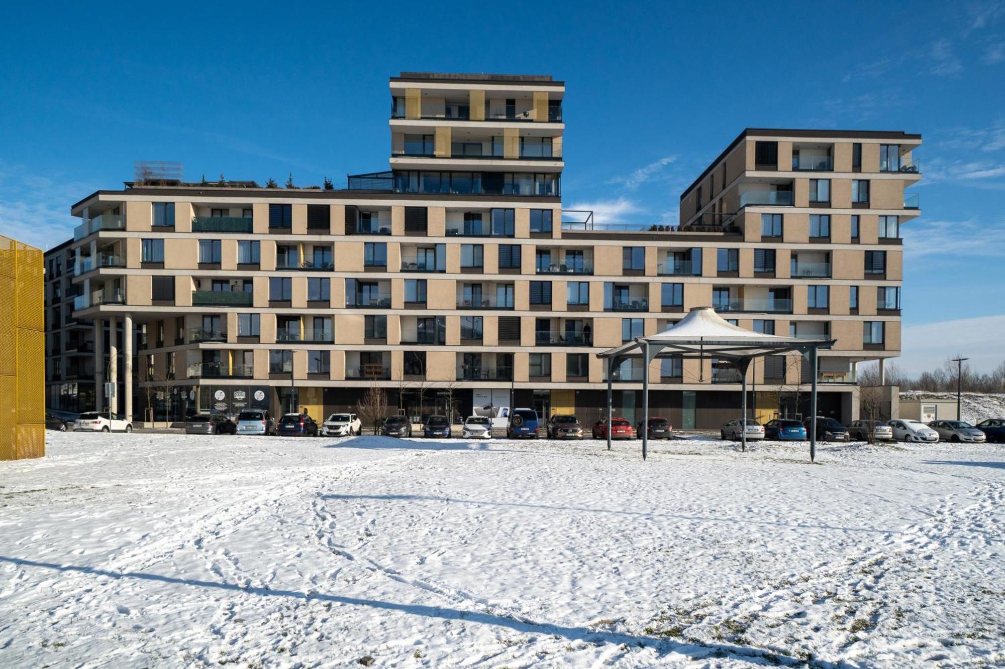 Bnb New Beautiful Apartment In The Center Of Ostrava With Option Garage Parking المظهر الخارجي الصورة