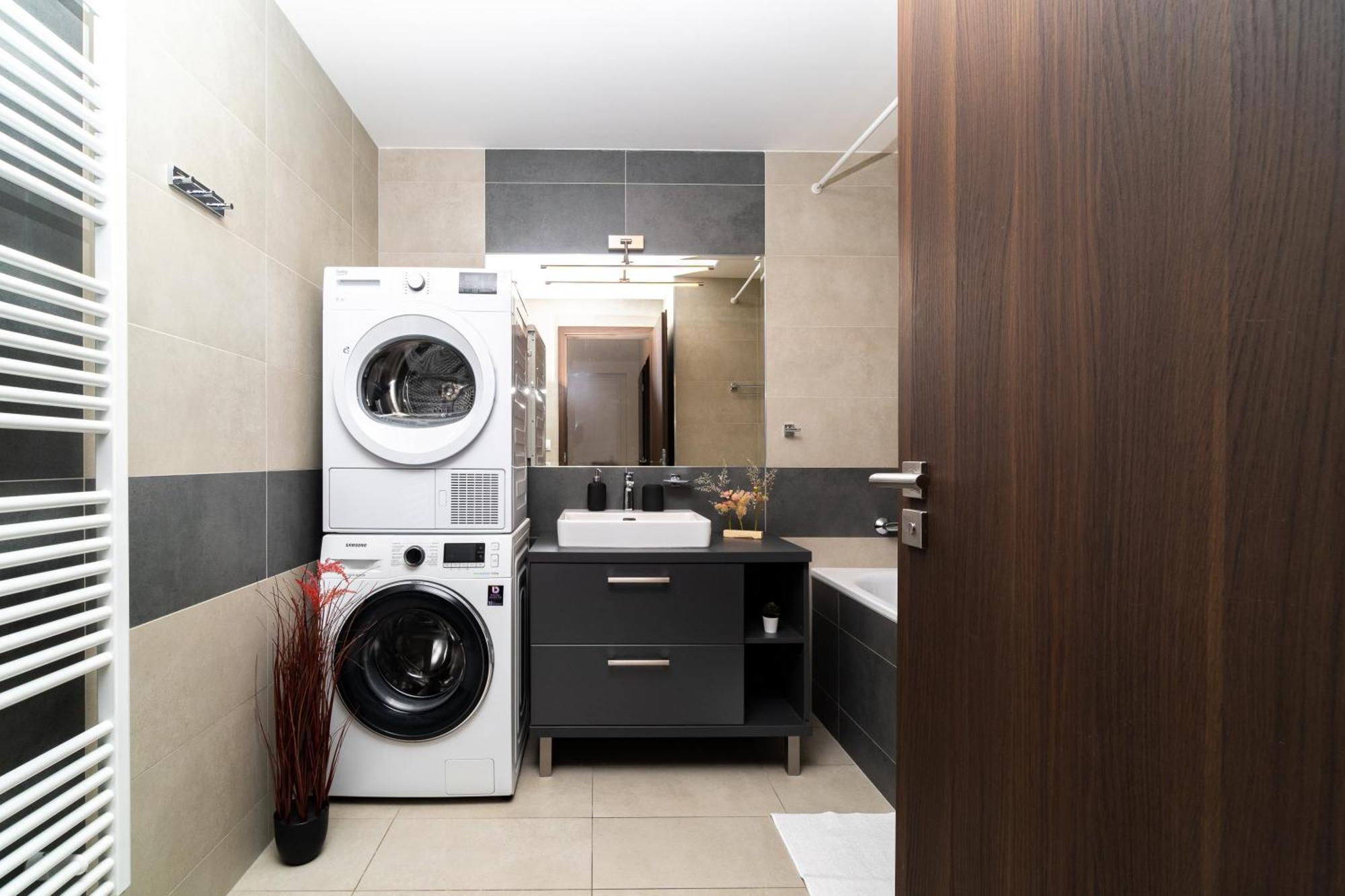 Bnb New Beautiful Apartment In The Center Of Ostrava With Option Garage Parking المظهر الخارجي الصورة